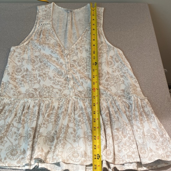 Kismet - floral sleeveless Rayon top. Size M - Picture 6 of 7